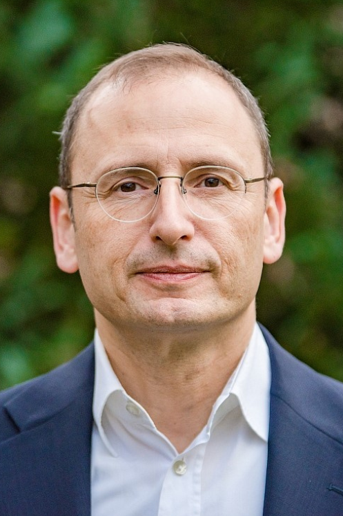 Dr. Andrej Heinke